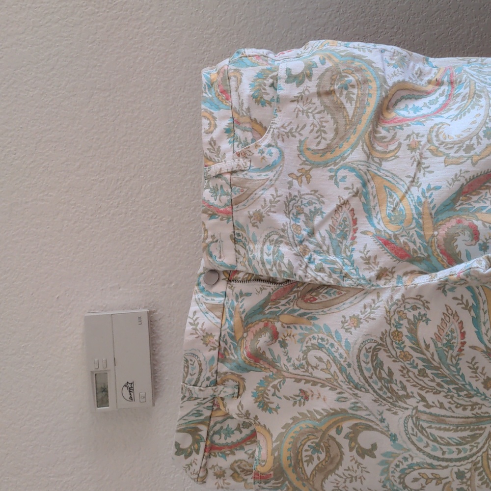 Chico's girlfriend slim leg angle pants, size 2.5 summer paisley